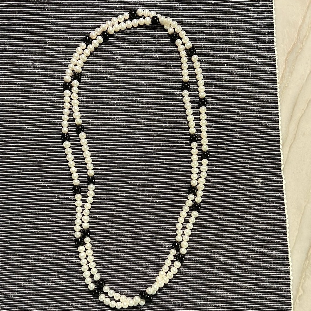 Elegant Faux Pearl and Onyx Necklace